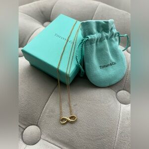 Tiffany’s infinity choker 18k!